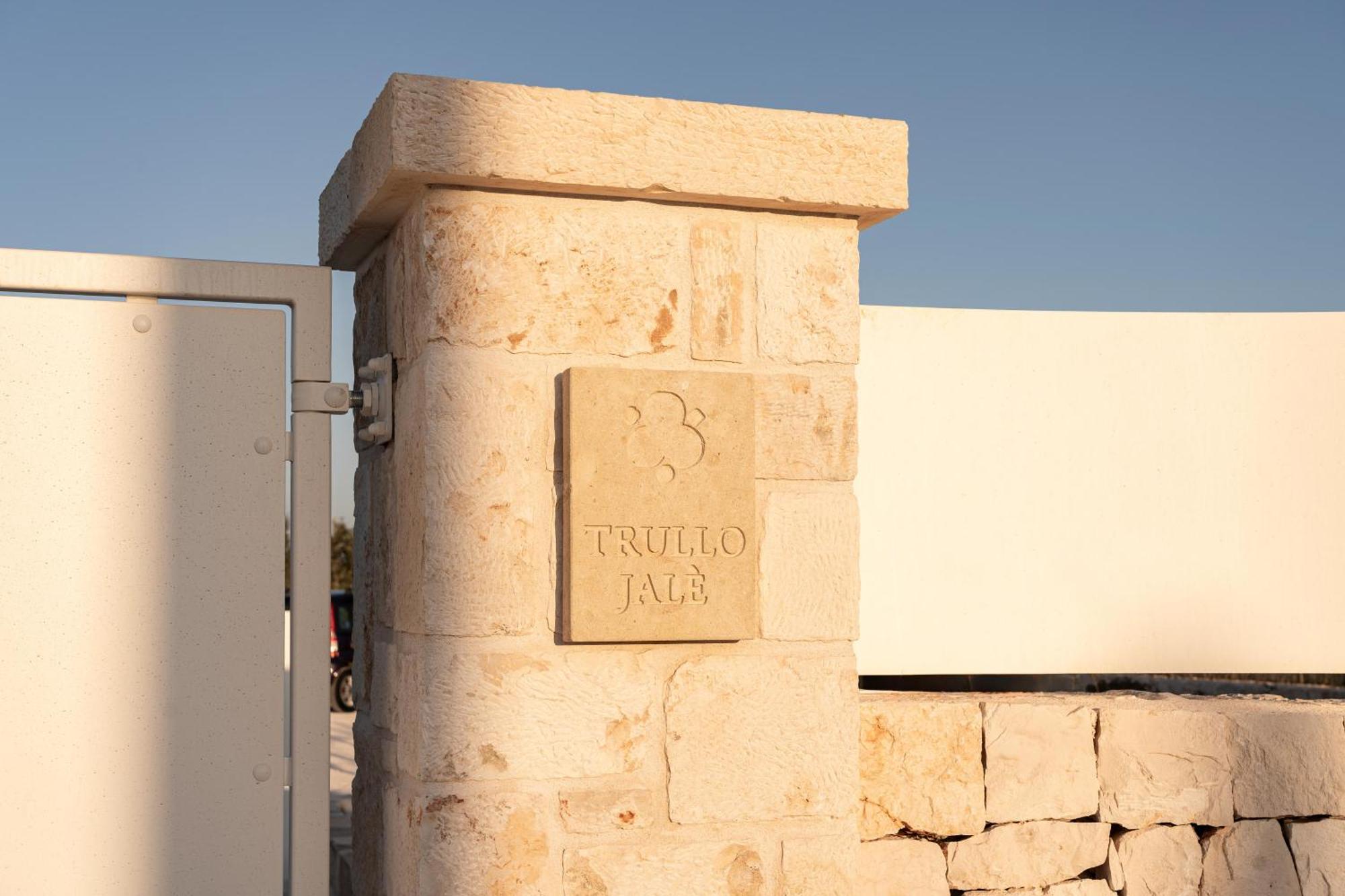 Trullo Jale - Boutique Apartments Ostuni Eksteriør billede