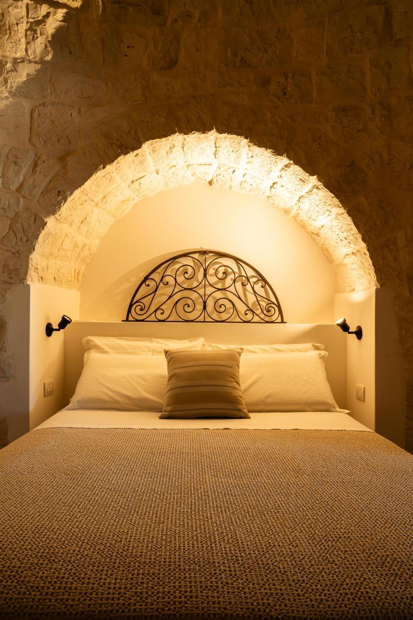 Trullo Jale - Boutique Apartments Ostuni Eksteriør billede