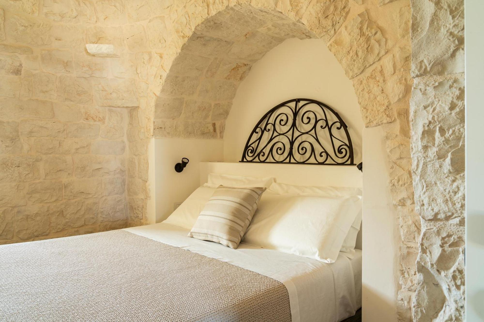 Trullo Jale - Boutique Apartments Ostuni Eksteriør billede